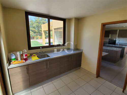 Casa En Venta De 5 Dorm. En Colina Chicureo, Las Brisas
