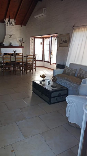 Imagen 5 de 15 de Confortable Casa Quinta En Venta En El Centro De Fco. Álvarez
