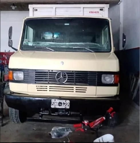 Camión Mercedes Benz 913 Año: 1.993