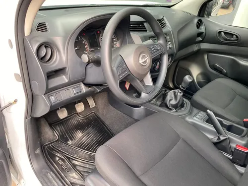 Nissan NP300 2.5 Pick Up AC Mt