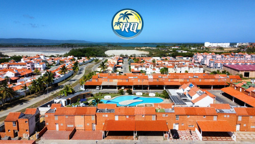 Casa En Venta En Res. Playuela - Tucacas.