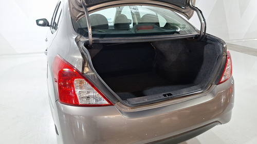 Nissan Versa 1.6 SENSE TA AC