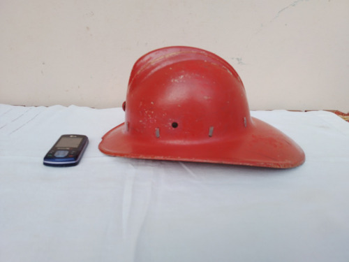 Antiguo Casco De Bomberos En Fibra De Vidrio Marca Segurnd