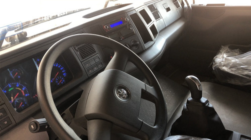Imagem 3 de 14 de Caminhão Vw 30.330 Baú Bitruck 8x2 - 30330 Bi-truck 0km Novo
