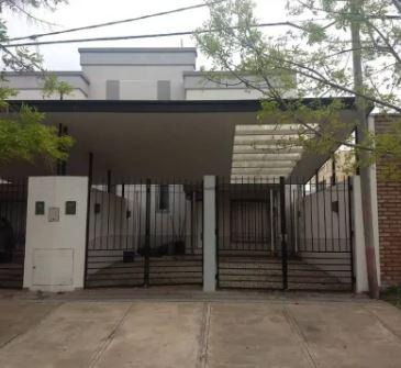 Casa En Venta - 2 Dormitorios 2 Baños - Cocheras - 150mts2 - Villa Elvira, La Plata