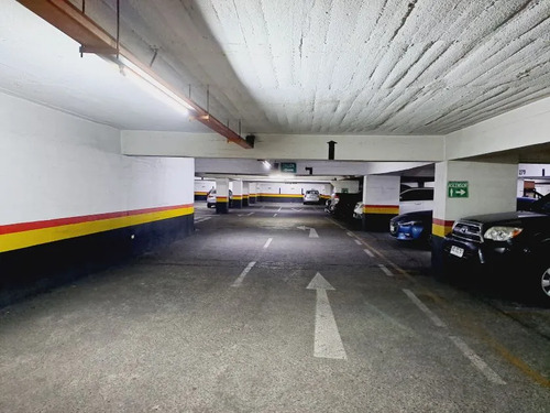 Estacionamiento El Bosque Norte A Pasos L1 Metro Tobalaba