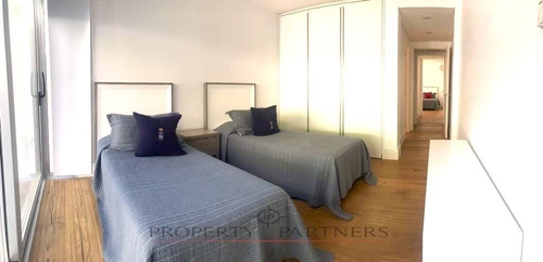Imagen 5 de 12 de Excepcional Apartamento Frente Al Puerto, Terraza Con Piscin