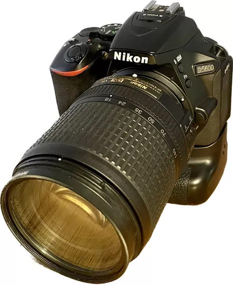 Camara Reflex Nikon D5600 Dslr + Lente 18-140 + Accesorios