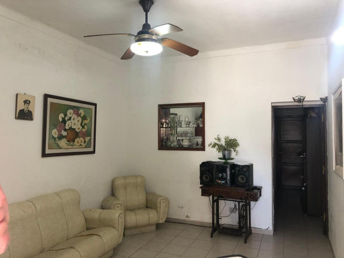 Venta Casa Con Salon Centro Reconquista