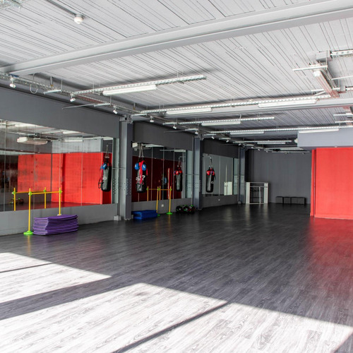 Oficina En Venta - 5 Ambientes 2 Baños - Cocheras - 951mts2 - Parque Patricios