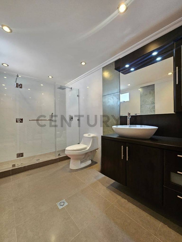 Casa En Venta Los Castores Totalmente Remodelada, Amoblada Acabados De Lujo.