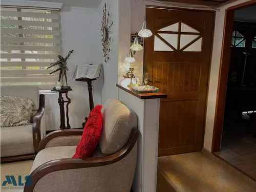 Amplia Casa Con Excelente Ubicación En Envigado!(mls#252487)