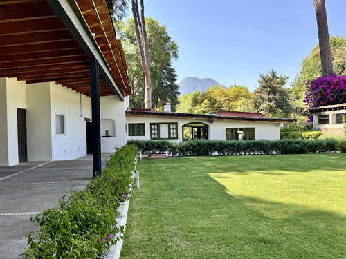 Casa En Venta En Avandaro, Con Gran Jardin