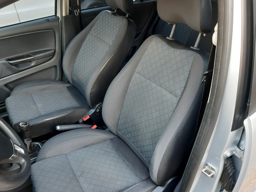 Imagen 6 de 9 de Volkswagen Suran 1.6 Comfortline 101cv 2013