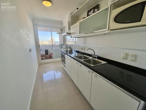 Apartamento En Venta De 2 Dormitorios Y Medio - Playa Mansa