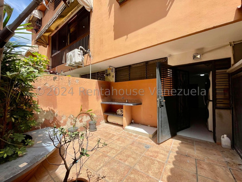 Townhouse En Venta, Los Chorros #24-19238