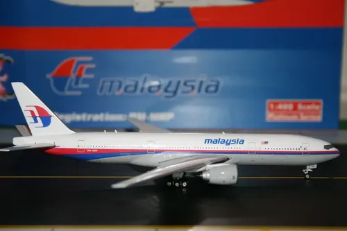 Avion Boeing 777-200er Malaysia Airlines 9m-mrp Escala 1:400