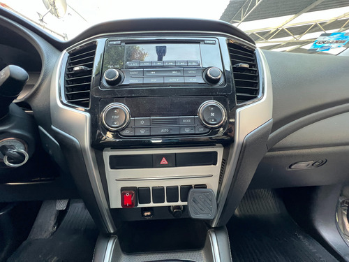 Mitsubishi L200 2.4 Cabina Doble 4x2 Mt