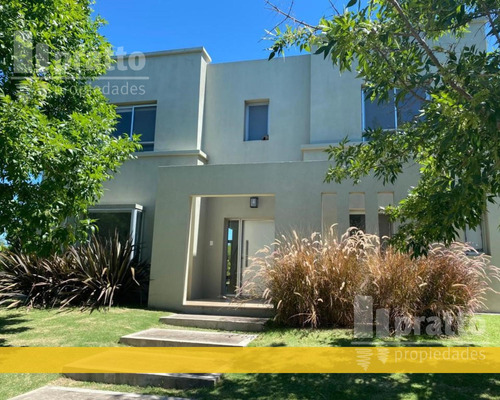 Casa En Venta De 4 Dormitorios En La Comarca