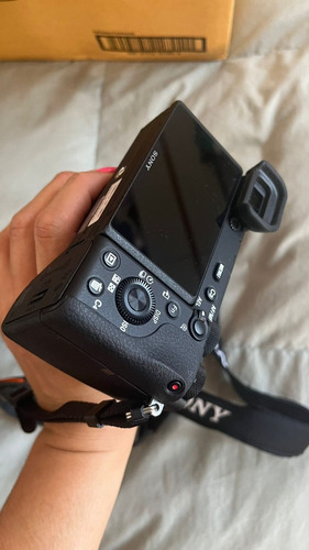 Imagen 3 de 10 de Camara Sony A6600 + Lente 18-105 + Lente 70-350 Impecable!
