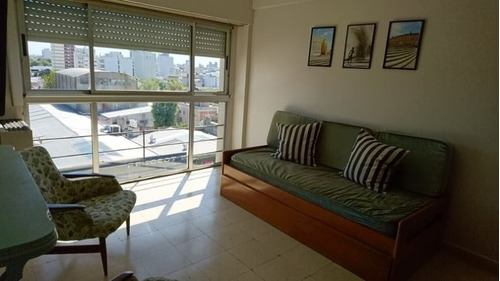 En Venta Departamento De 2 Ambientes Al Frente. Macrocentro.