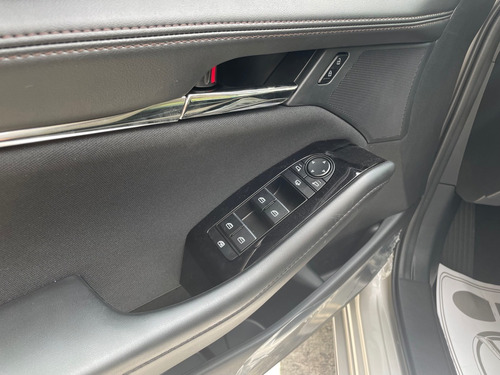 Imagen 15 de 24 de Mazda 3 Sedan Touring At Hibrido 2.0 2023