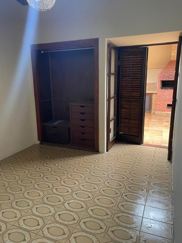 Alugo Casa No Indaiá A 250m Da Praia - (iptu Incluso)