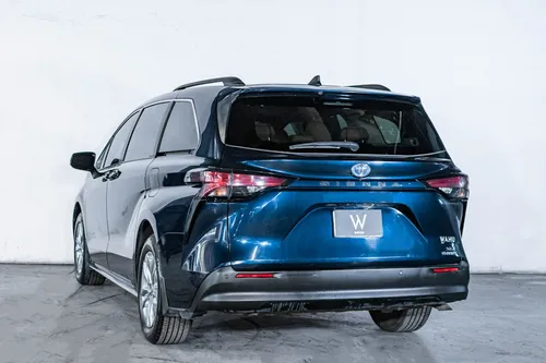 Toyota Sienna XLE Piel Híbrida
