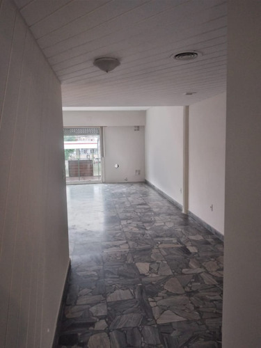 Gran Local A La Calle, Con Vivienda U Oficinas En Primer Piso. (industria/comercio) Inmejorable Ubicacion. Dueño Directo. Posibilidad De Construir Hasta 10 Pisos.