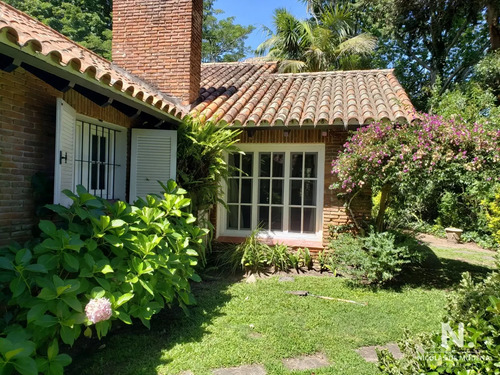 Casa En Venta En Golf, Amplio Terreno, 3 Dormitorios + Servicio