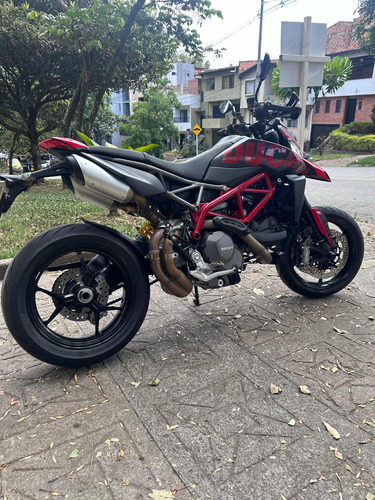 Ducati Hypermotard 950