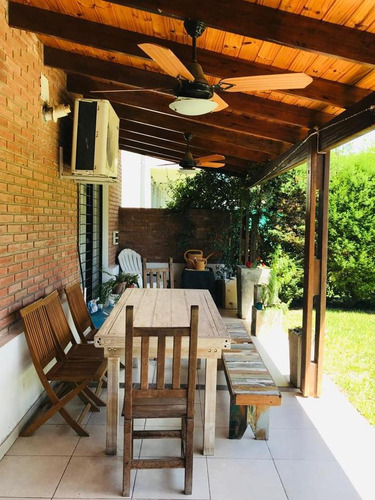 Imagen 12 de 30 de Casa De 3 Dormitorios- Con Pileta - Aldea