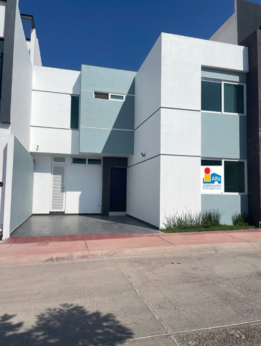 Casa Sola En Venta En Lombardía, Irapuato, Guanajuato