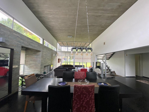 Moderna Casa En San Rafael - Ref: 2869