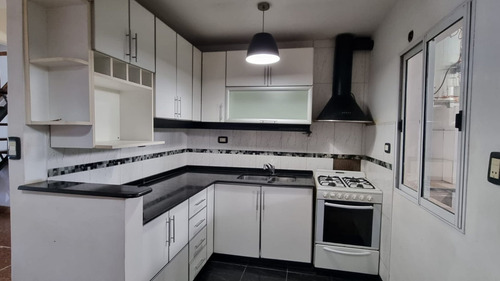 Imagen 6 de 17 de Casa En Venta 3 Amb. Barrio Luz Y Fuerza