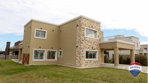 Casa 6 Ambientes En Venta Lagos De Canning