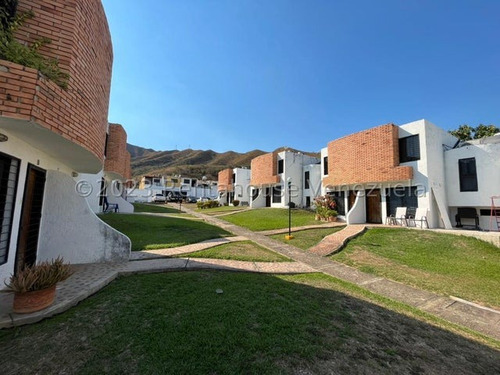 Edgar Centeno, Profesional Inmobiliario, Vende Townhouse, Altos De La Esmeralda, #23-26227