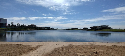 Lote Con Salida Al Lago Naudir Barrio Náutico Frente A Futuro Centro Comercial De Puertos