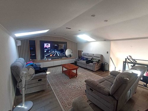 Vende Casa Remodelada En Barrio Ingles (68685)