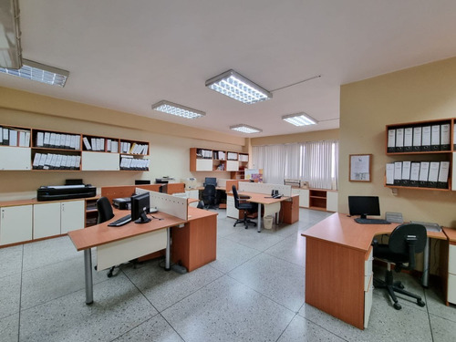 Imagen 2 de 11 de Maritza Lucena 04245105659 Vende Bella Oficina En Zona Industrial I Amoblada. Mls: 22-23758