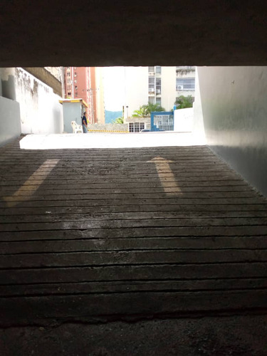 Vende Centro Comercial Avenida Bolivar De Valencia