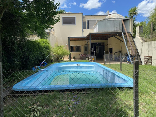 Casa De 3 Dormitorios Con Parrillero, Pileta Y Galería - Fisherton