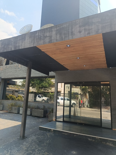 Altamira, Venta Hermoso Local , Ubicación Perfecta Para Un Restaurante, Discoteca, Concesionario De Autos Etc