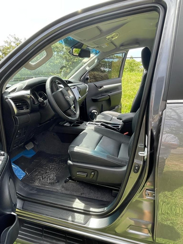Imagen 12 de 15 de Toyota Hilux 4x4 Dc Srx 2.8 6 Att 204cv Automat Linea Nueva