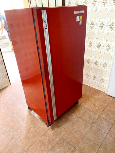 Geladeira Consul, Antiga, Vermelha, Funcionando (Usado)