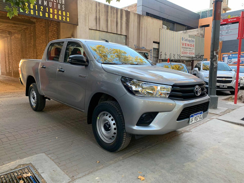 Imagen 2 de 13 de Toyota Hilux 2023 2.4 Cd Dx 150cv 4x2