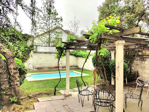Casa En Venta De 5 Dormitorios En Ñuñoa