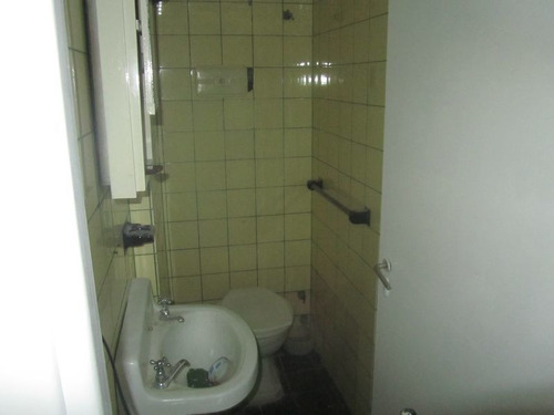 Venta Chalet Estilo Vasco O Importante Lote Para Emprendimiento Edilicio - 3 Dorm. Y 2 Escritorios Con Amplio Parque