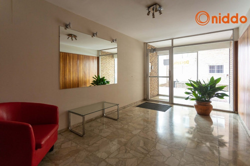 Imagen 16 de 19 de Venta De Apartamento Reciclado En Malvín. Rambla República De Chile Y Colombes. Superficie Cubierta De 57 M2. De 1978, Reciclado En 2022. Excelente Estado. Alquila Garaje Doble.