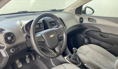 Imagen 10 de 13 de Chevrolet Sonic 2016 1.6 Ls Mt